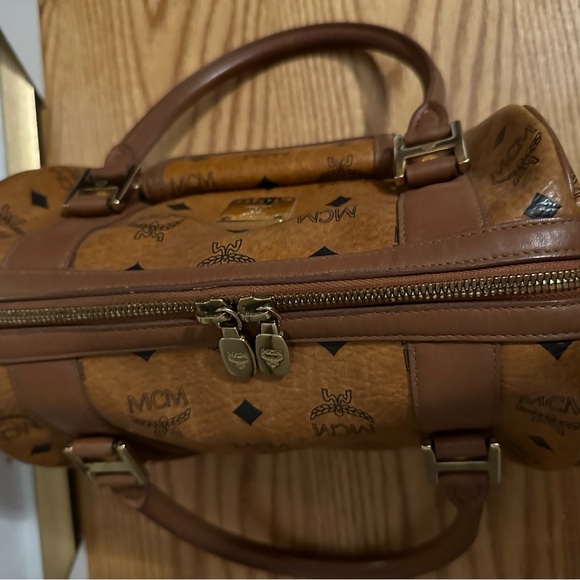{VGUC} MCM monogram hand bag - Picture 14 of 15